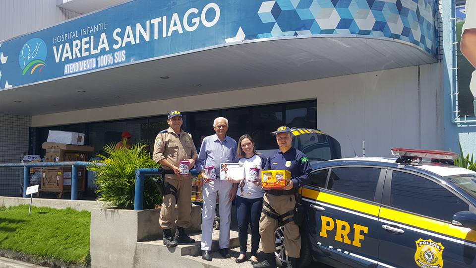 PRF faz entrega dos donatários arrecadados em campanha ao Varela Santiago nesta sexta-feira