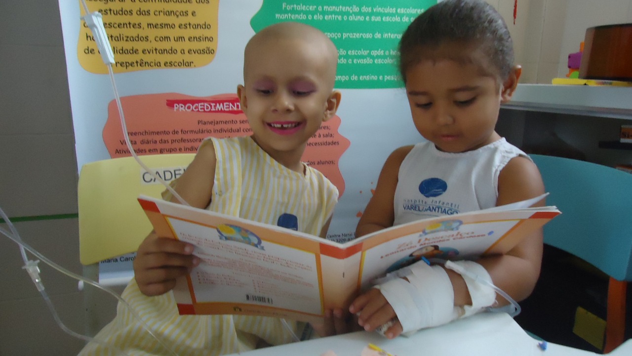 Crianças hospitalizadas no Varela Santiago lançam livro em aniversário da Classe Hospitalar