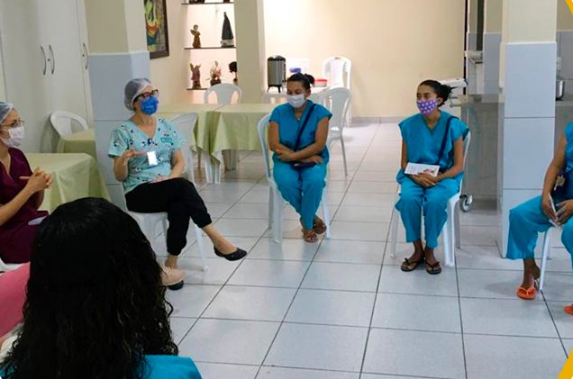 Mães de pacientes participam de Roda de Conversa sobre aleitamento materno