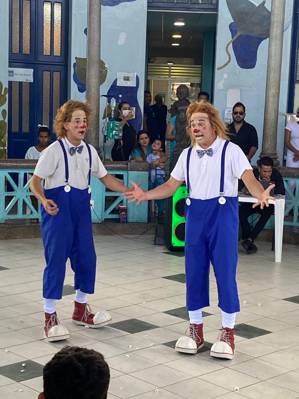 Circo Americano leva alegria às crianças do Hospital Infantil Varela Santiago