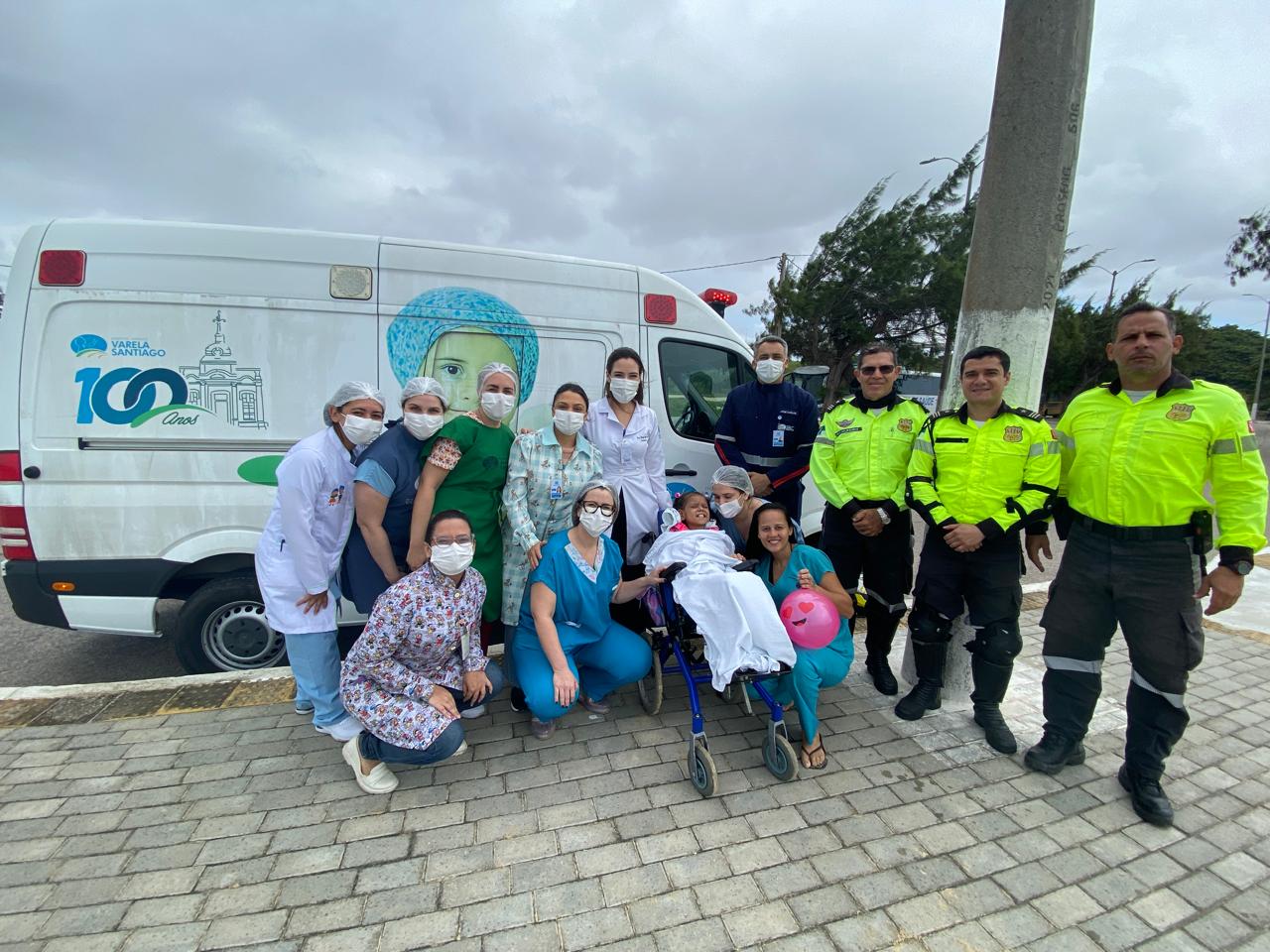 Hospital Infantil Varela Santiago realiza sonho de paciente da UTI Pediátrica de conhecer o mar